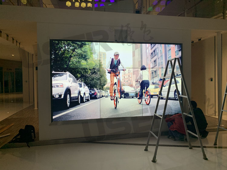 如何解決液晶拼接屏兩邊出現(xiàn)黑色調(diào)不好的辦法？