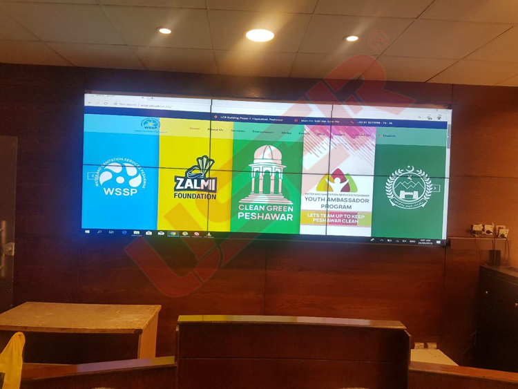 液晶拼接屏液壓前維護支架的工作原理是什么？