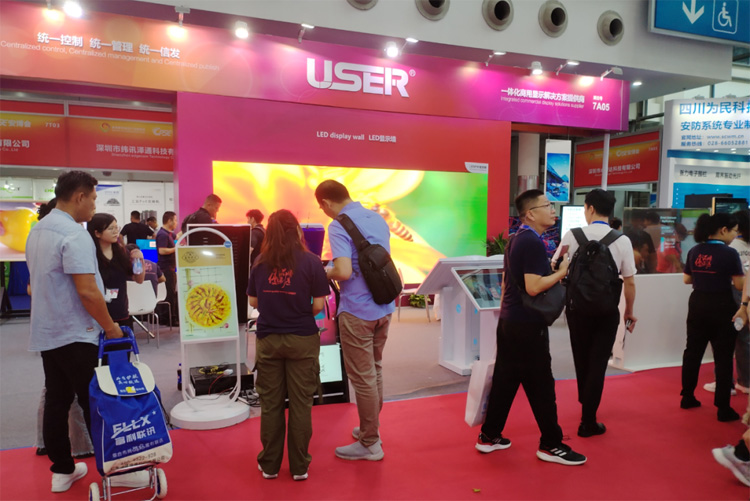 拼接屏延遲低，屏幕流暢性對(duì)比！